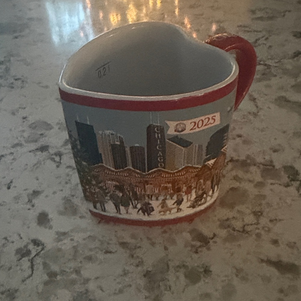 Chicago Skyline Red Mug